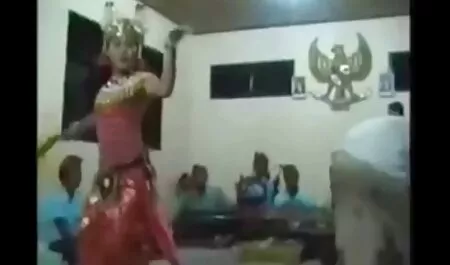 Ba cô phim xes nhat ban ko che gái, một người đàn ông