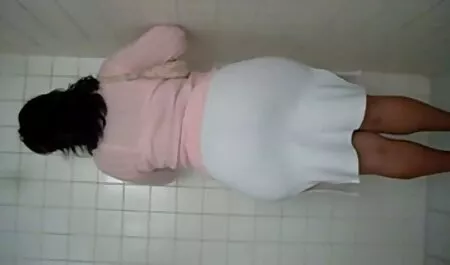Bà hút hai kẻ nhật bản ko che trong một công viên thành phố