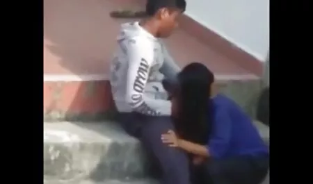 Một sinh viên xex nhật không che trẻ trong hẹn hò.