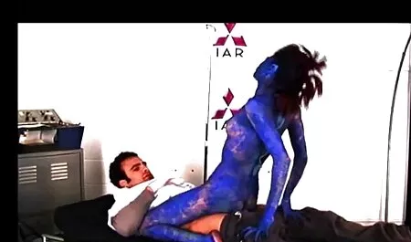 Pháp, cô bé có phim sex nhât khong che vui vẻ với con gà trống